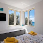 Seaside House For Families With Children Mandre, Pag - 22704 Semesterbostad