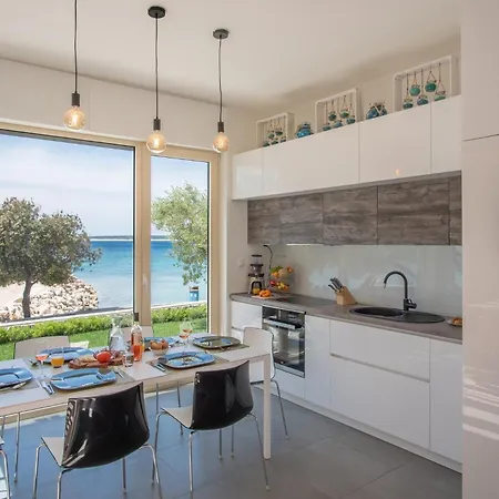 Seaside House For Families With Children Mandre, Pag - 22704 Kolan