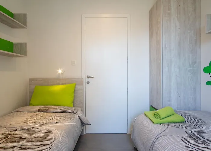 Seaside House For Families With Children Mandre, Pag - 22704 بيت للعطل كولان